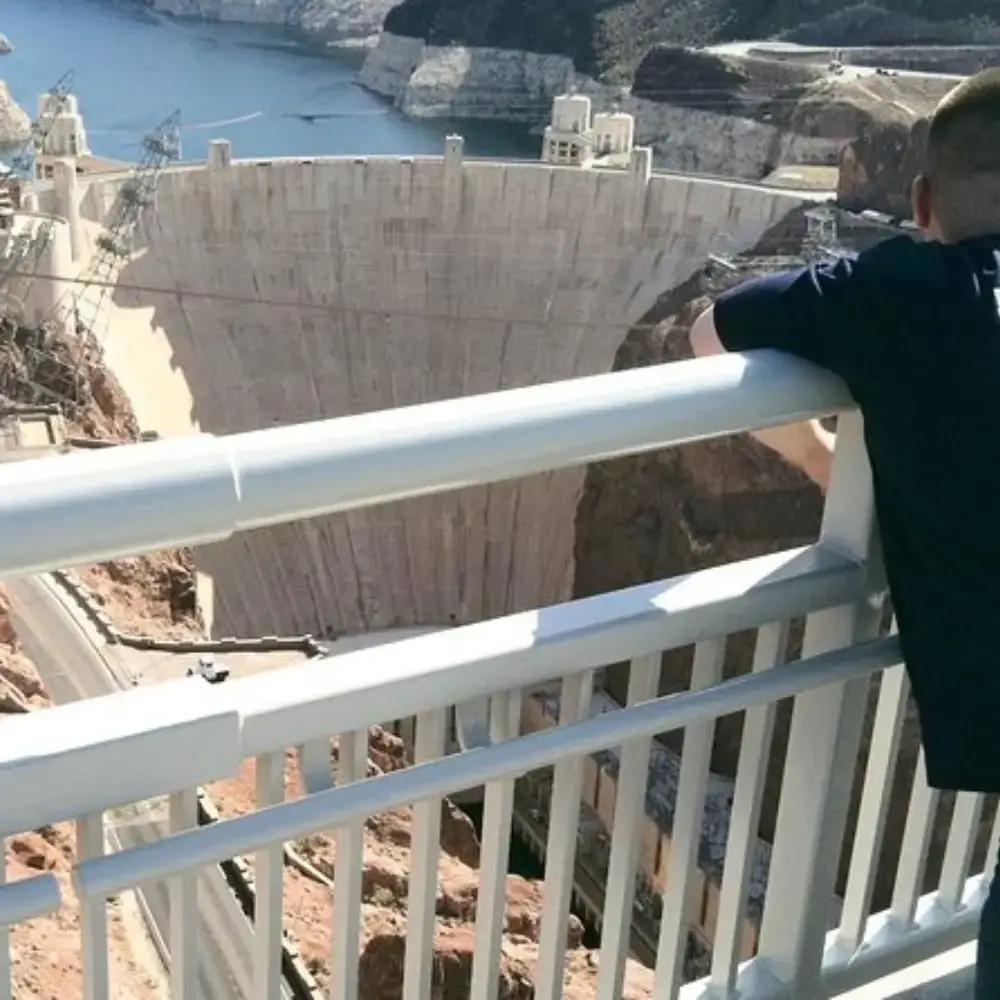 Hoover Dam Tours: Scenic view with guided tour visitors.