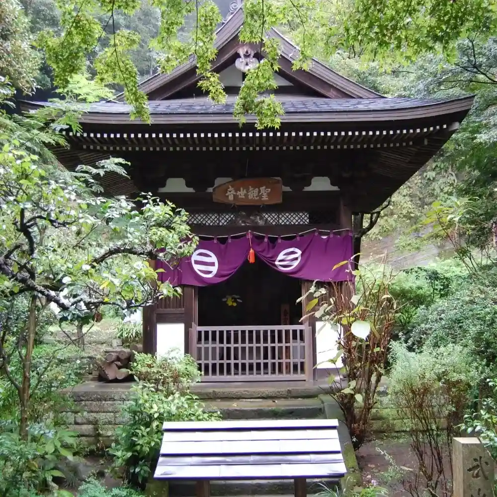 Kamakura temple with stunning architecture and peaceful surroundings.